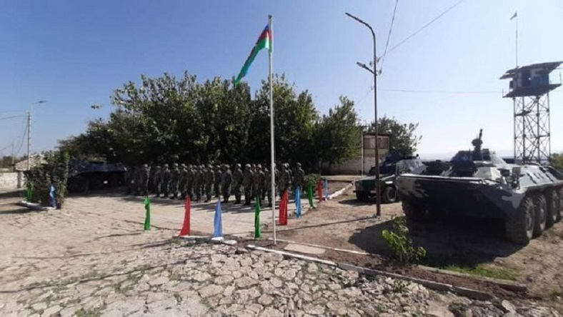 Над освобожденными пограничными заставами поднят флаг Азербайджана - ФОТО
