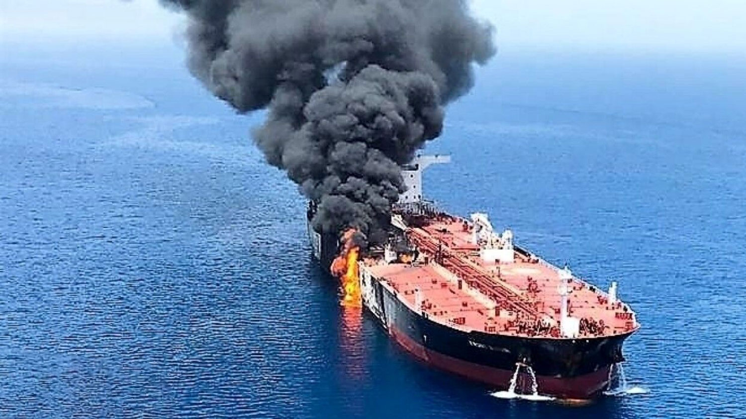 Опубликованы переговоры экипажа взорвавшегося танкера "Генерал Ази Асланов" - АУДИО