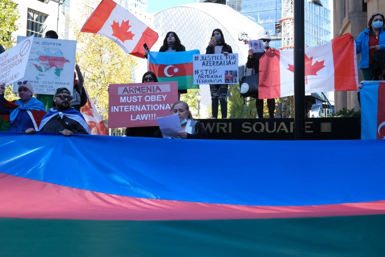 В Канаде прошла акция протеста против армянского террора в Гяндже - ФОТО