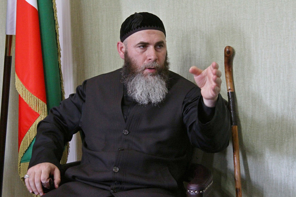 Муфтий Чечни назвал Макрона "террористом №1"
