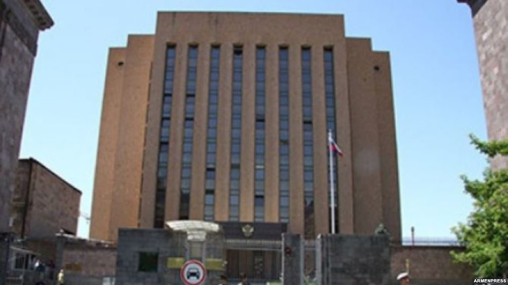 Посольство России в Армении приостановило работу