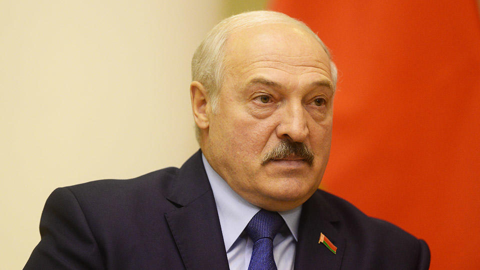 "Собрался и свинтил": Лукашенко сказал, что не сбежит из Беларуси