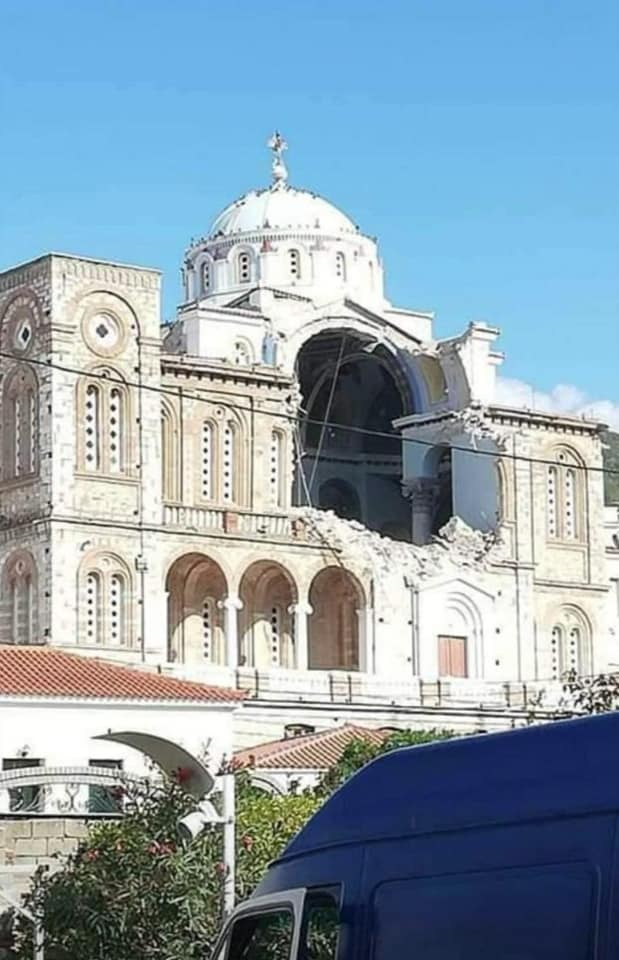 Купол церкви обрушился от землетрясения на острове Самос в Греции - ФОТО
