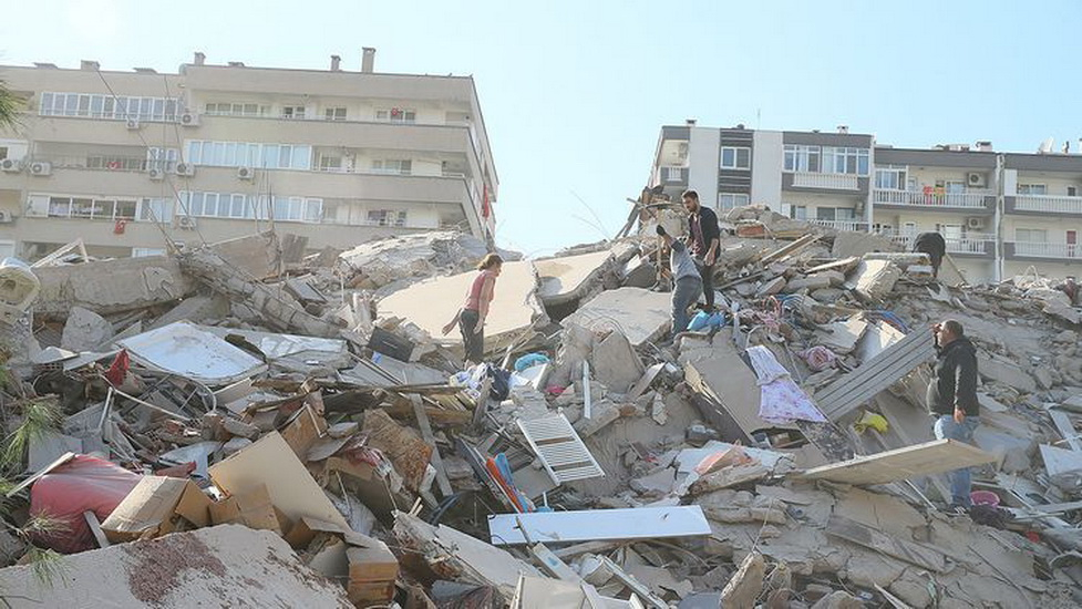 В результате землетрясения в Измире погибли 4, получили ранения 120 человек