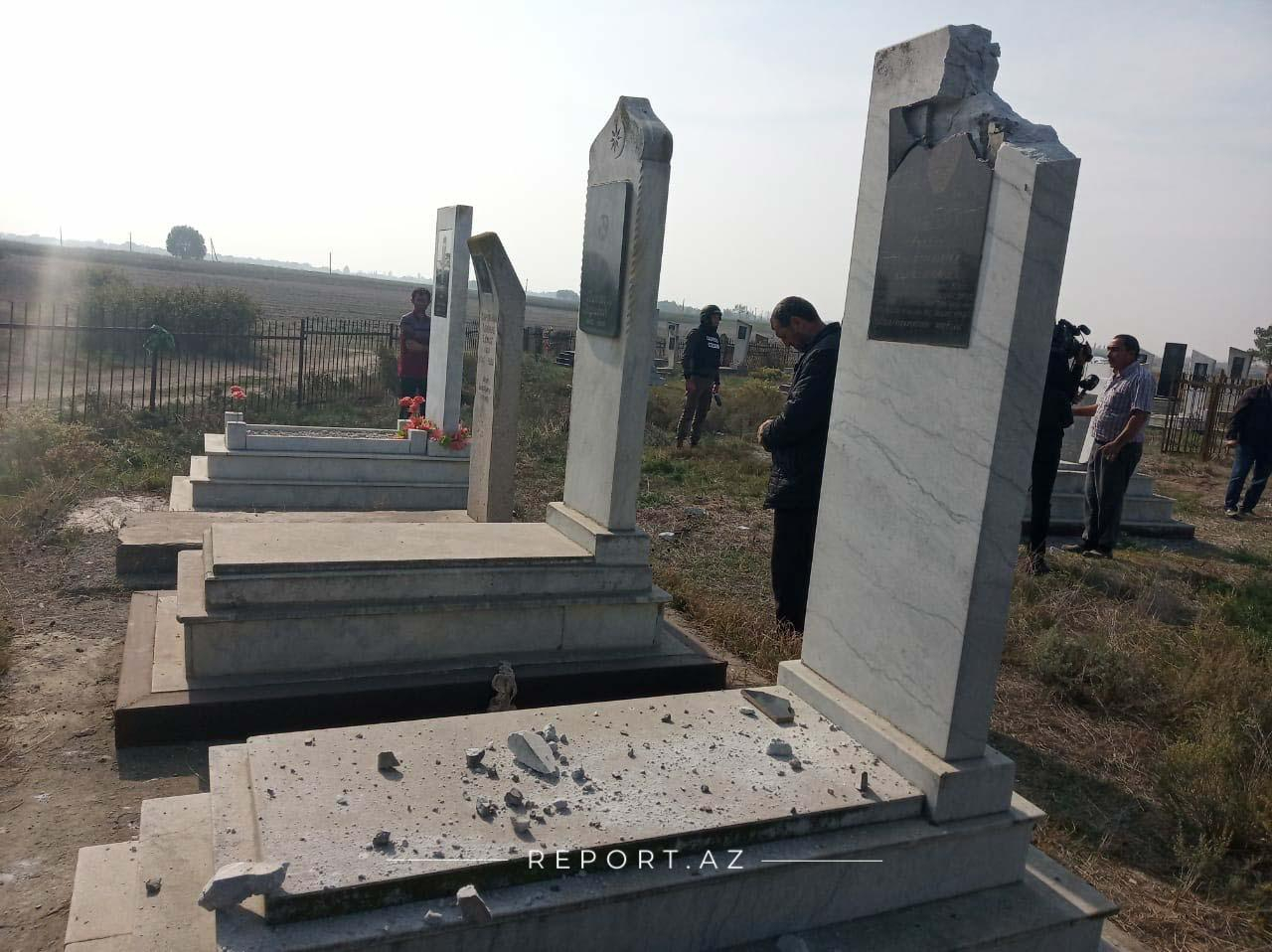 Армяне выпустили ракеты по Агджебеди, разрушено кладбище - ФОТО