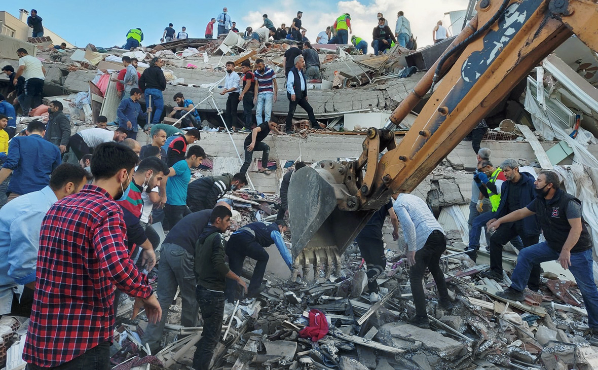Число жертв землетрясения в Измире достигло 55 - ВИДЕО - ОБНОВЛЕНО