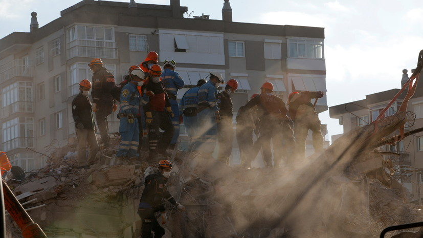 Число погибших от землетрясения в Турции достигло 60 - ВИДЕО