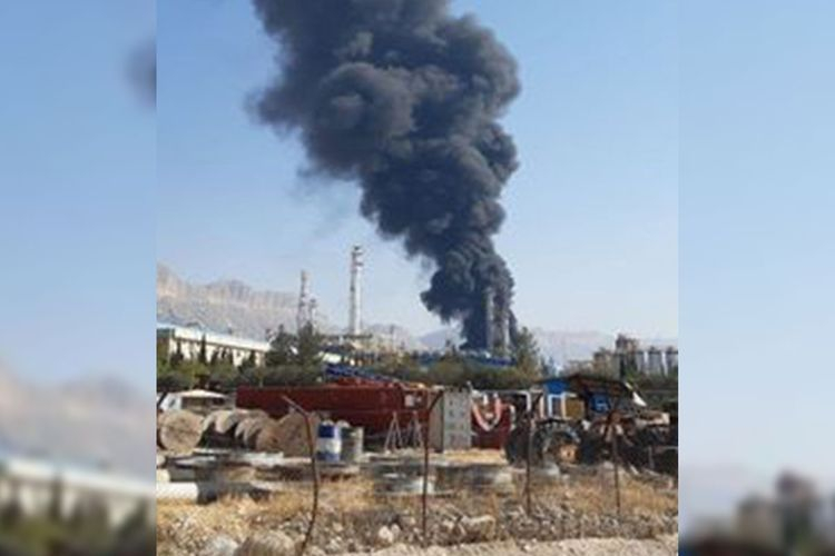 В Иране вспыхнул пожар на нефтехимическом заводе - ВИДЕО