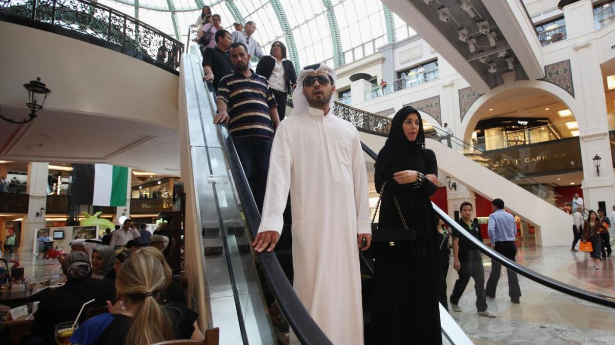 В ОАЭ разрешили употребление алкоголя и сожительство вне брака