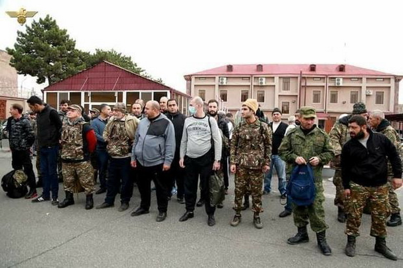 Армения вновь отправляет стариков на фронт - ФОТО