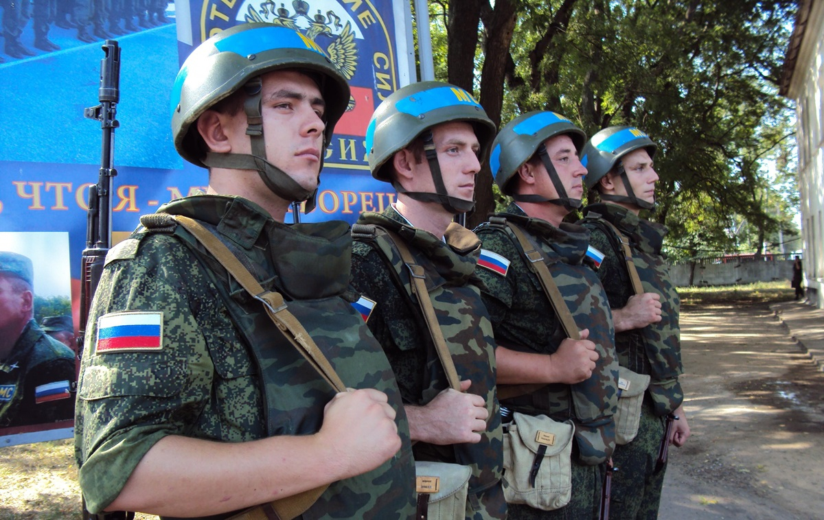 Россия развертывает миротворческий контингент в Нагорном Карабахе