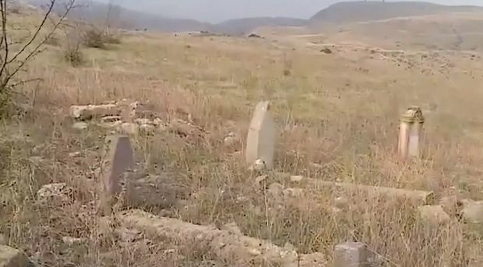 Жители освобожденного от оккупации села Амирханлы увидели могилы родных спустя 27 лет - ВИДЕО