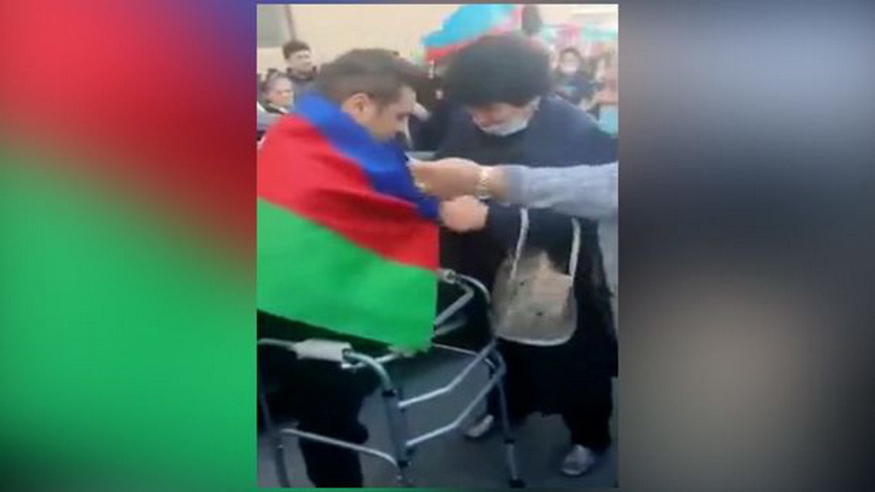 В азербайджанских семьях встречают своих сыновей-героев Карабахской войны - ВИДЕО