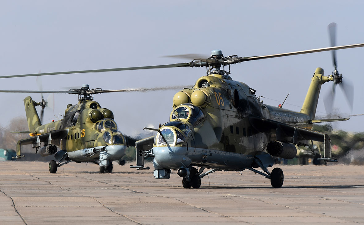 Российские вертолеты сопровождают колонны миротворцев, задействованных в Карабахе - ВИДЕО
