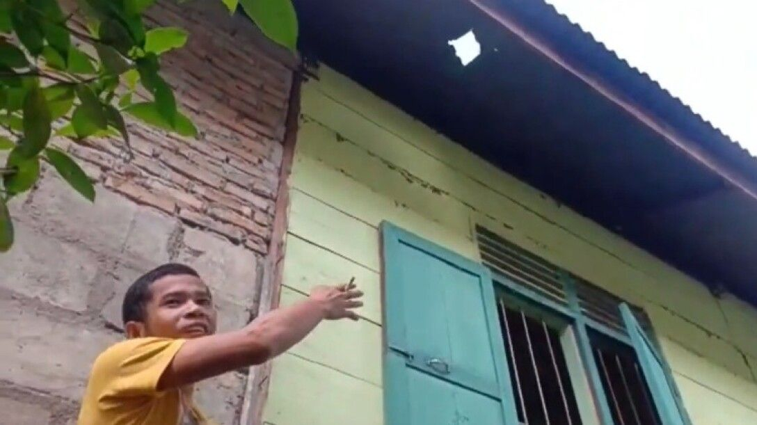 Свалилось с неба $2 миллиона: гробовщик из Индонезии разбогател на упавшем метеорите - ВИДЕО