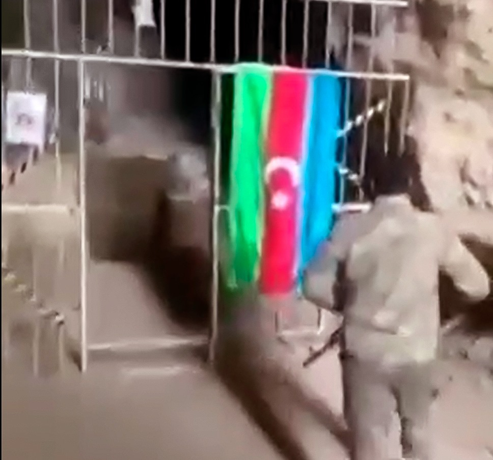 Азербайджанские военнослужащие поделились кадрами из Азыхской пещеры - ВИДЕО