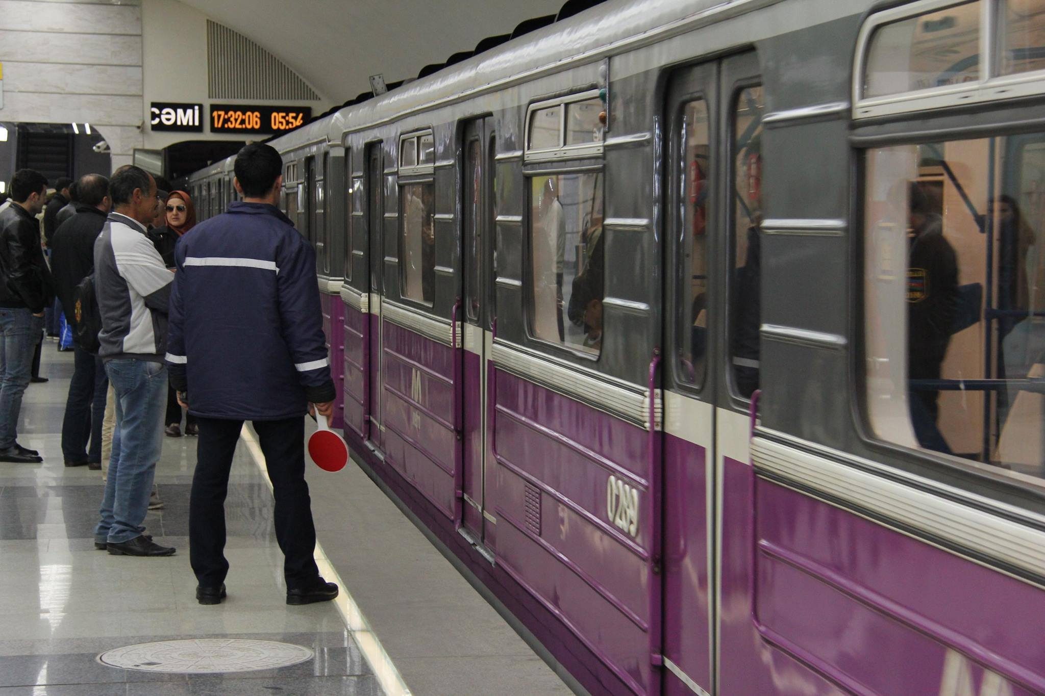 Бакинское метро закроется еще на месяц
