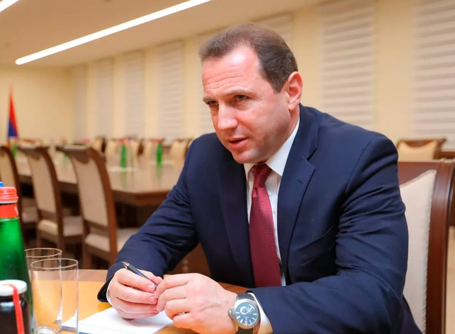 Министр обороны Армении подал в отставку