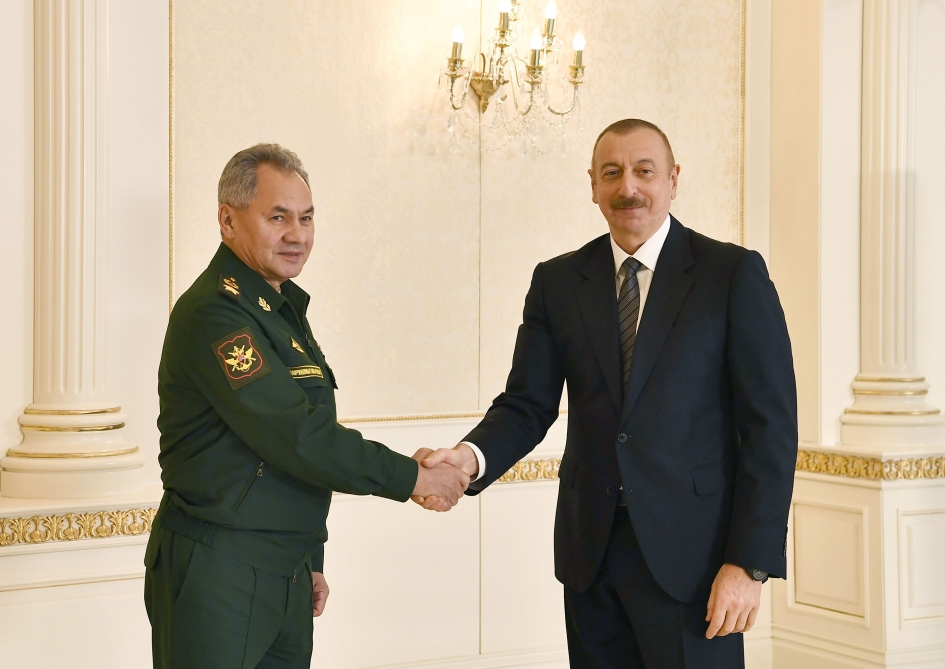 Президент Ильхам Алиев принял делегацию во главе с министром обороны России - ВИДЕО
