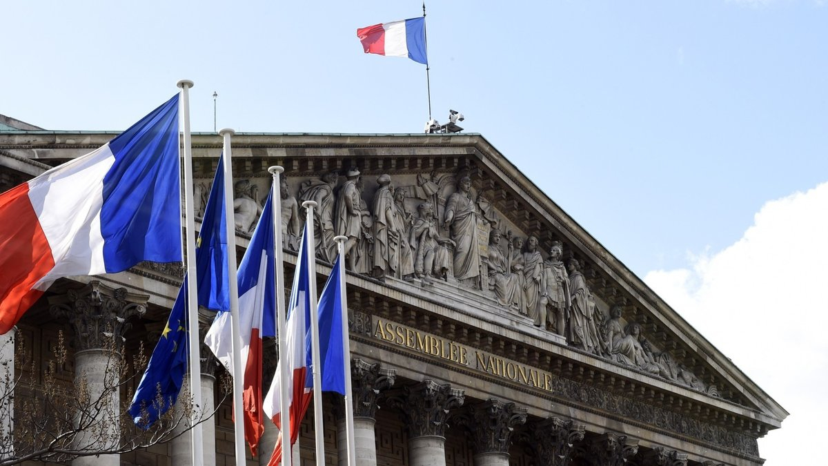 Ряд французских сенаторов отозвали свои голоса в связи с резолюцией по Карабаху
