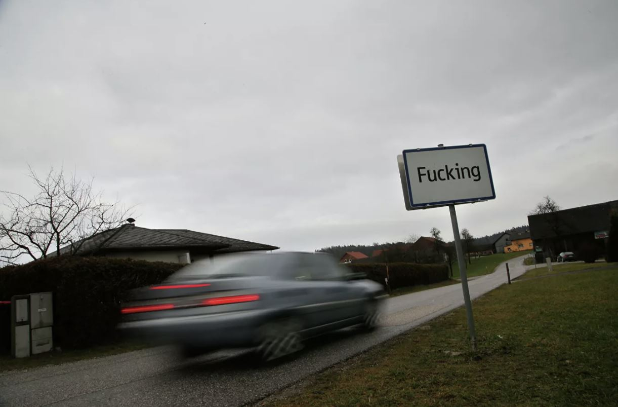 Австрийская деревня решила сменить название из-за туристов - ФОТО