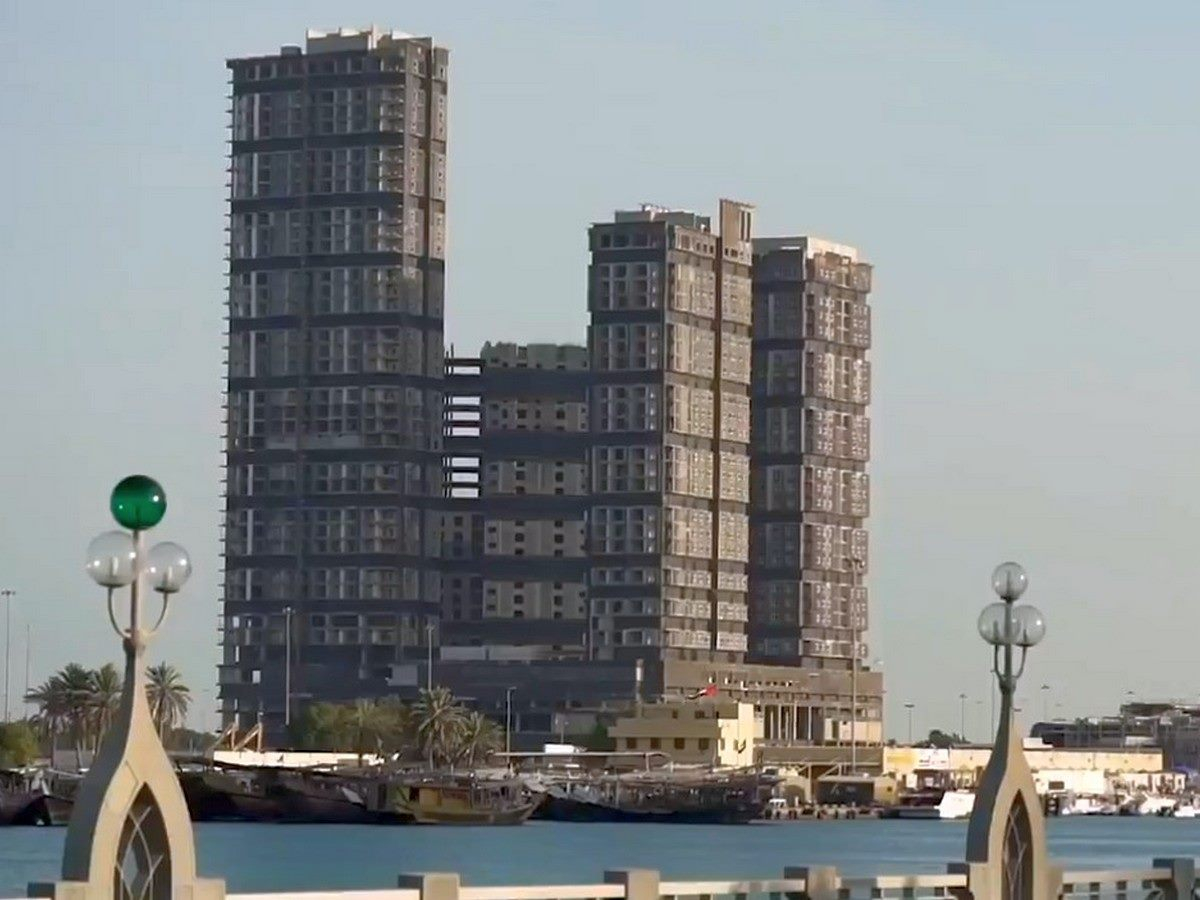 Взорвать за 10 секунд: в ОАЭ зрелищно снесли небоскреб и установили рекорд - ВИДЕО