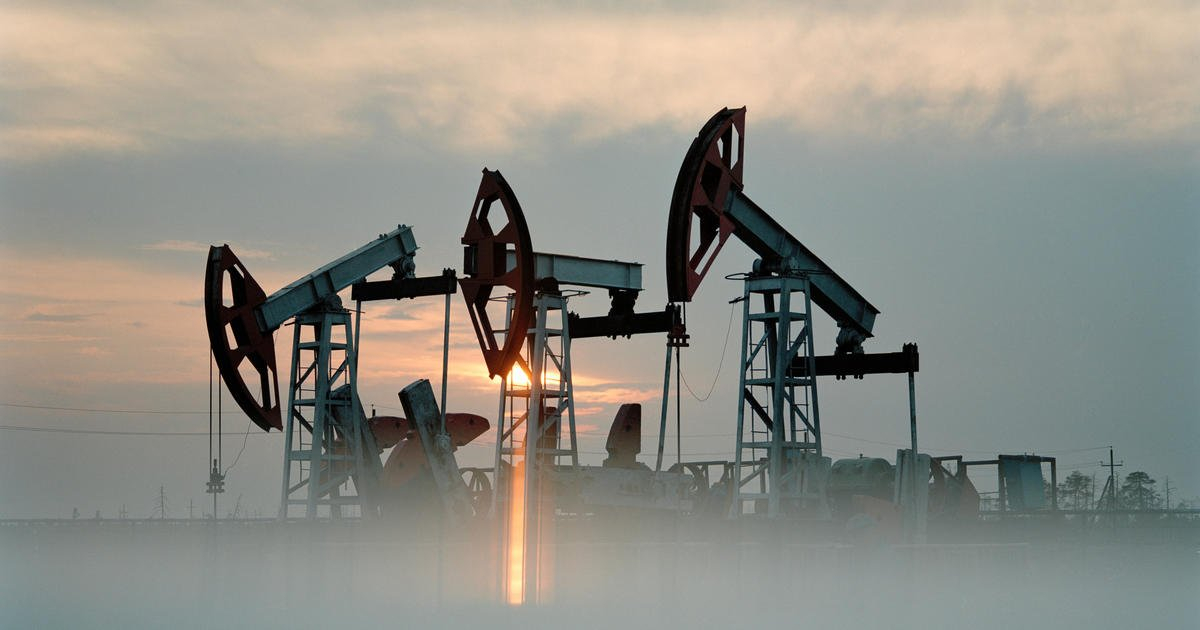 Цены на нефть ускорили снижение на неопределенности вокруг сделки ОПЕК+