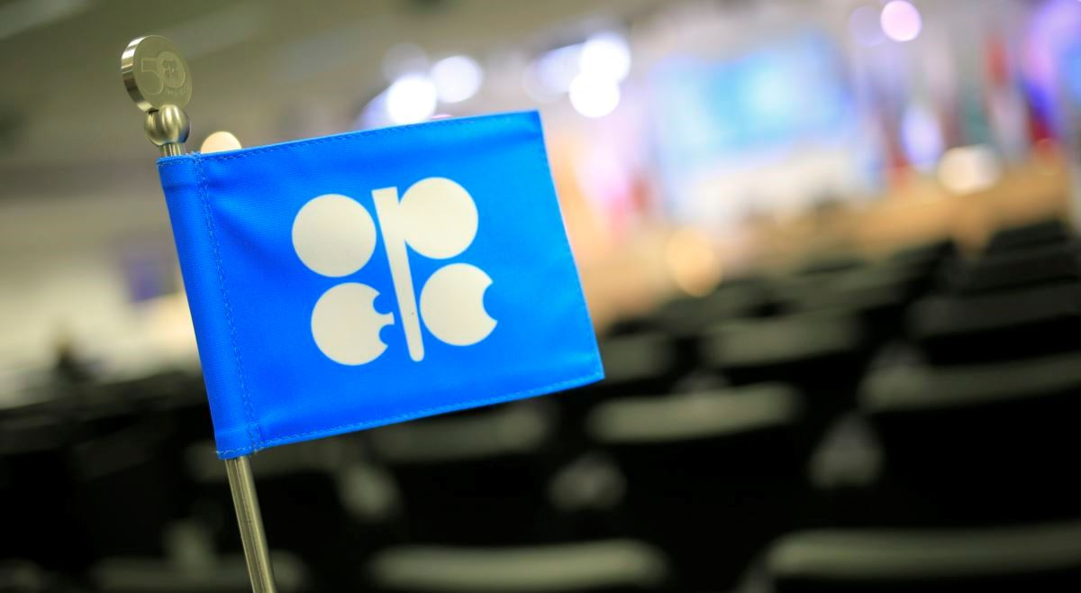 ОПЕК+ согласовал ежемесячное повышение добычи нефти