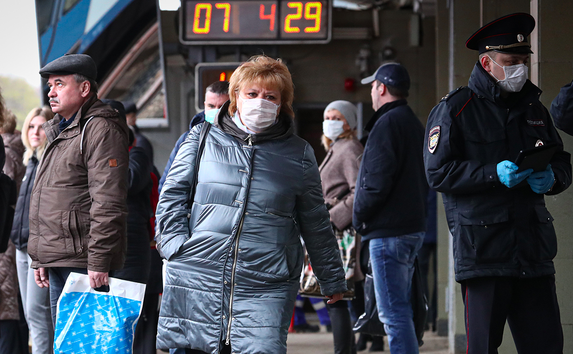 За сутки в России от коронавируса умерли 569 человек