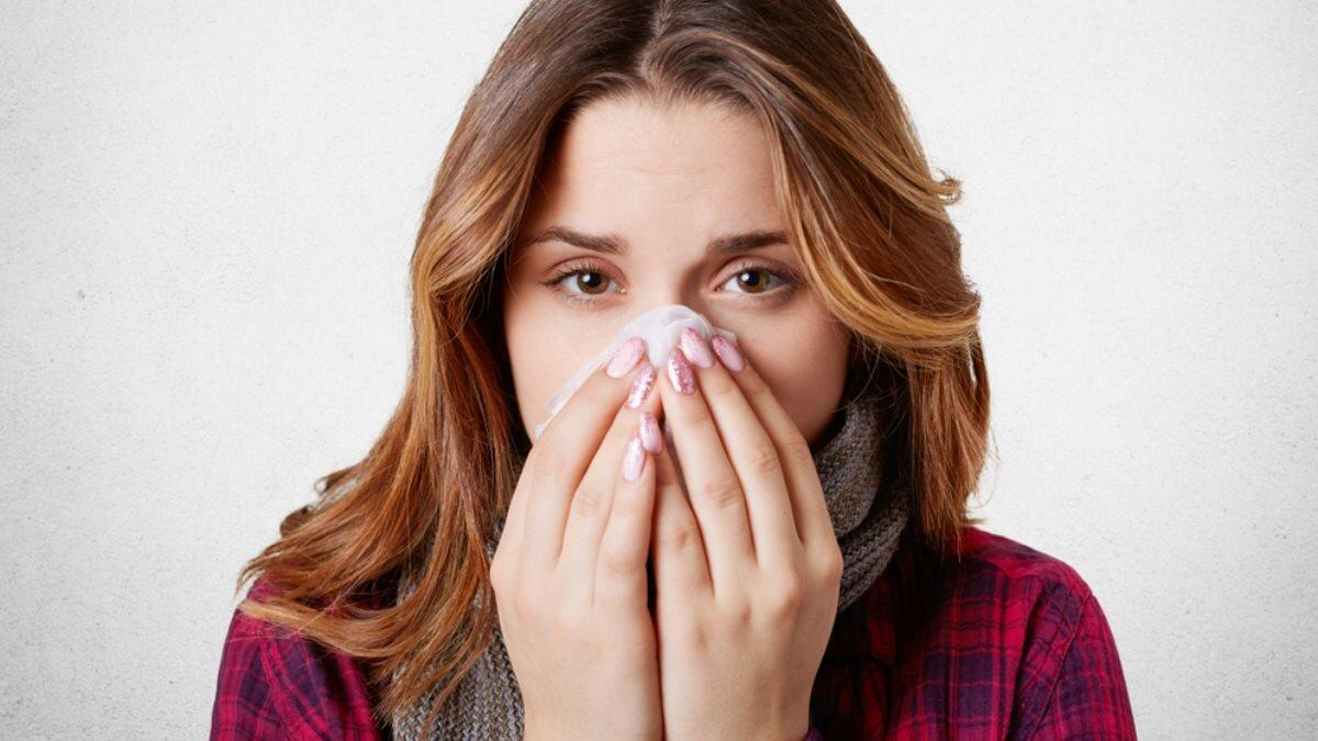 Врачи заявили о пользе простуды в борьбе с коронавирусом