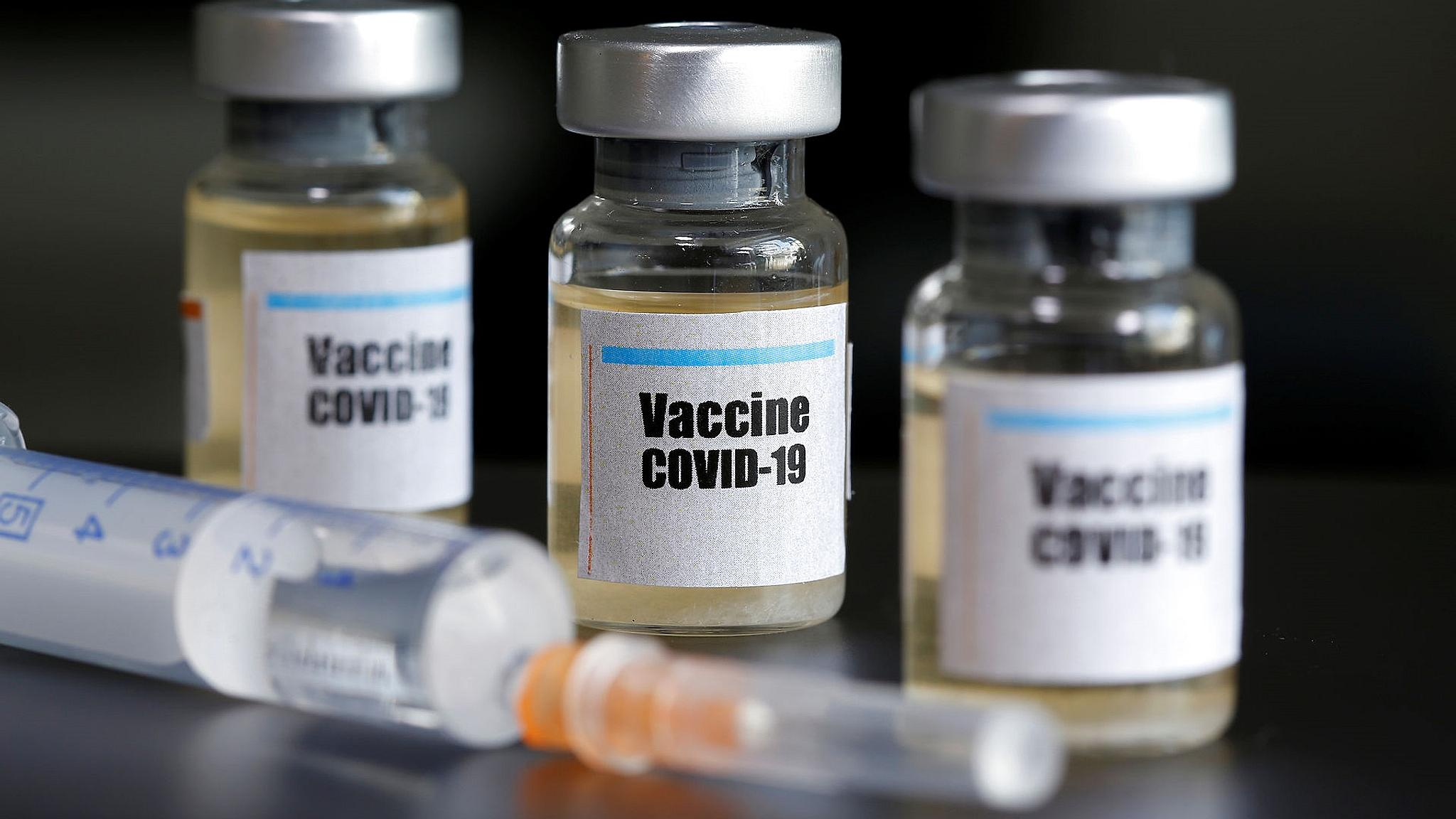 В США медсестра упала в обморок сразу после введения вакцины от COVID