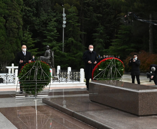 Президенты Азербайджана и Турции посетили могилу Гейдара Алиева - ФОТО