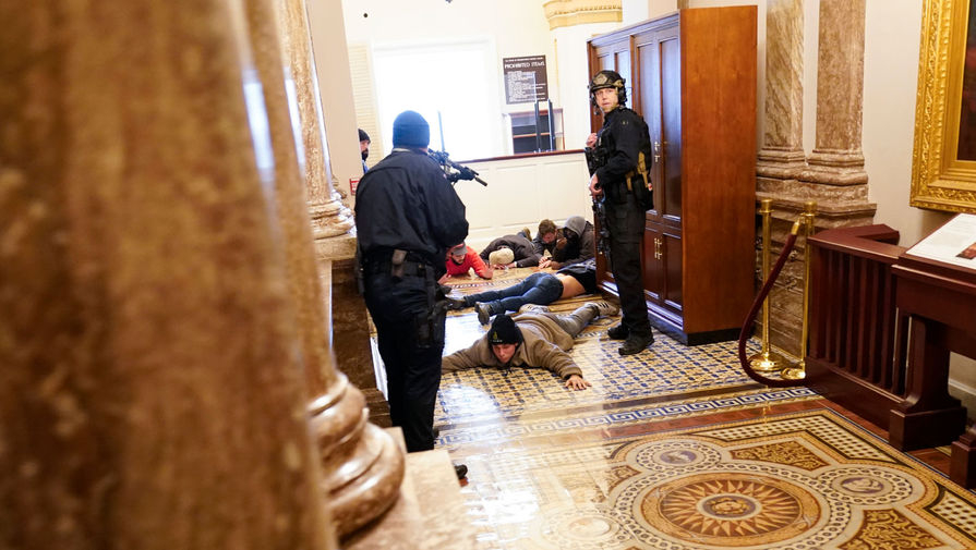 В Вашингтоне более 50 человек задержали после введения комендантского часа