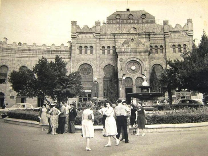 Первый железнодорожный вокзал в Баку в советское время - ФОТО