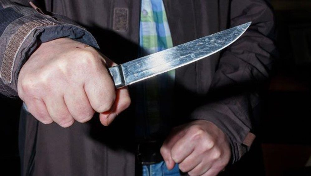 В Баку квартирант ранил ножом хозяина дома