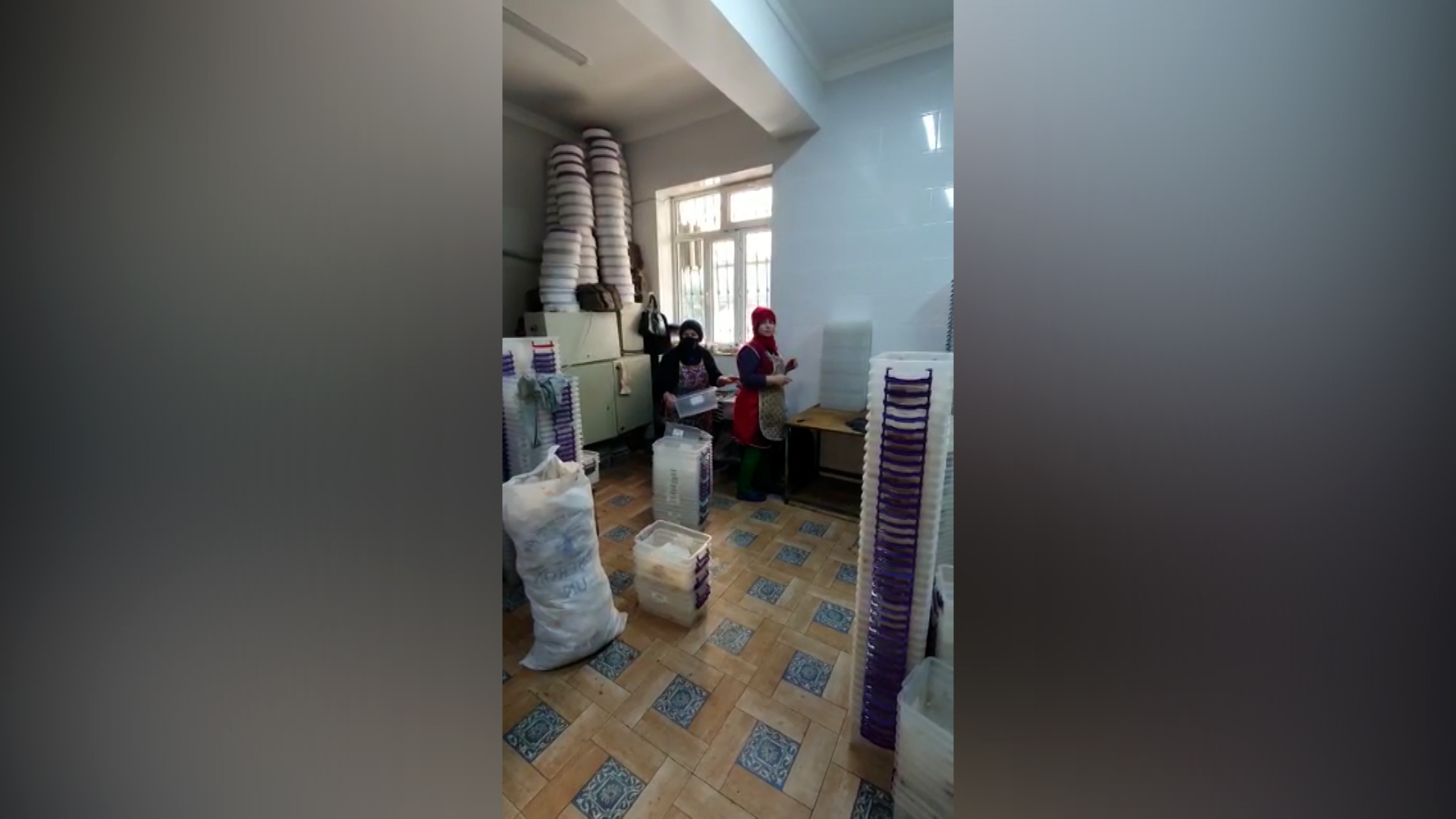 В Баку кондитеров оштрафовали за отсутствие медмасок - ВИДЕО