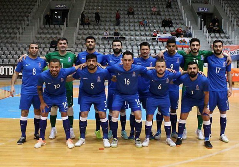 Сборная Азербайджана забила четыре гола Словакии и стала лидером