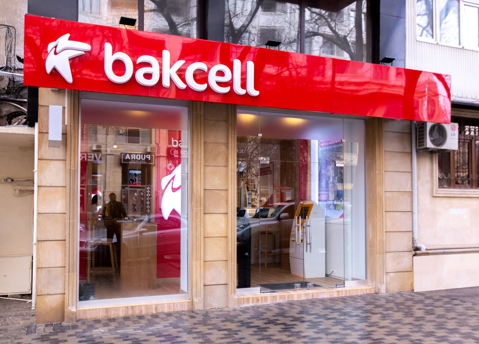 Компания Bakcell представила новый концептуальный магазин в Баку - ФОТО
