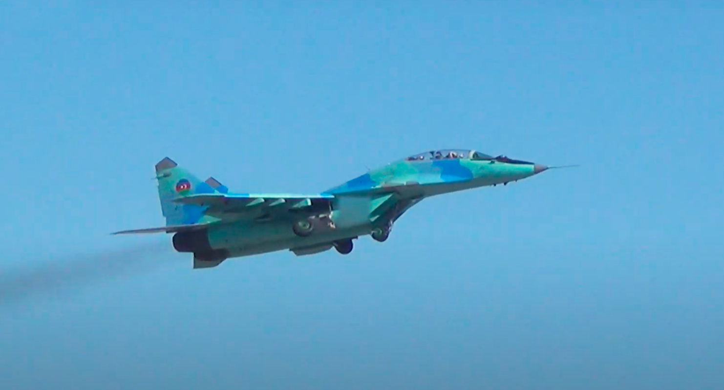 Авиационные средства ВВС Азербайджана выполняют практические полеты - ВИДЕО