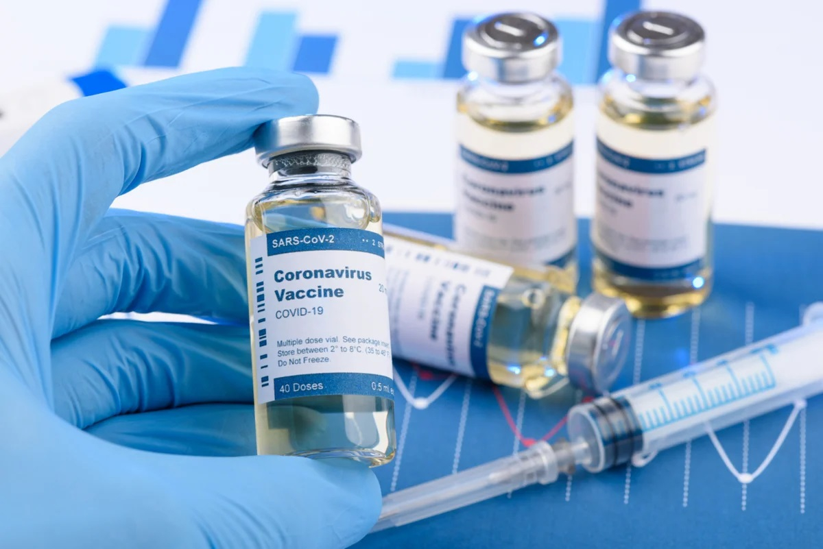 Врачи назвали лучшее время для вакцинации переболевших коронавирусом