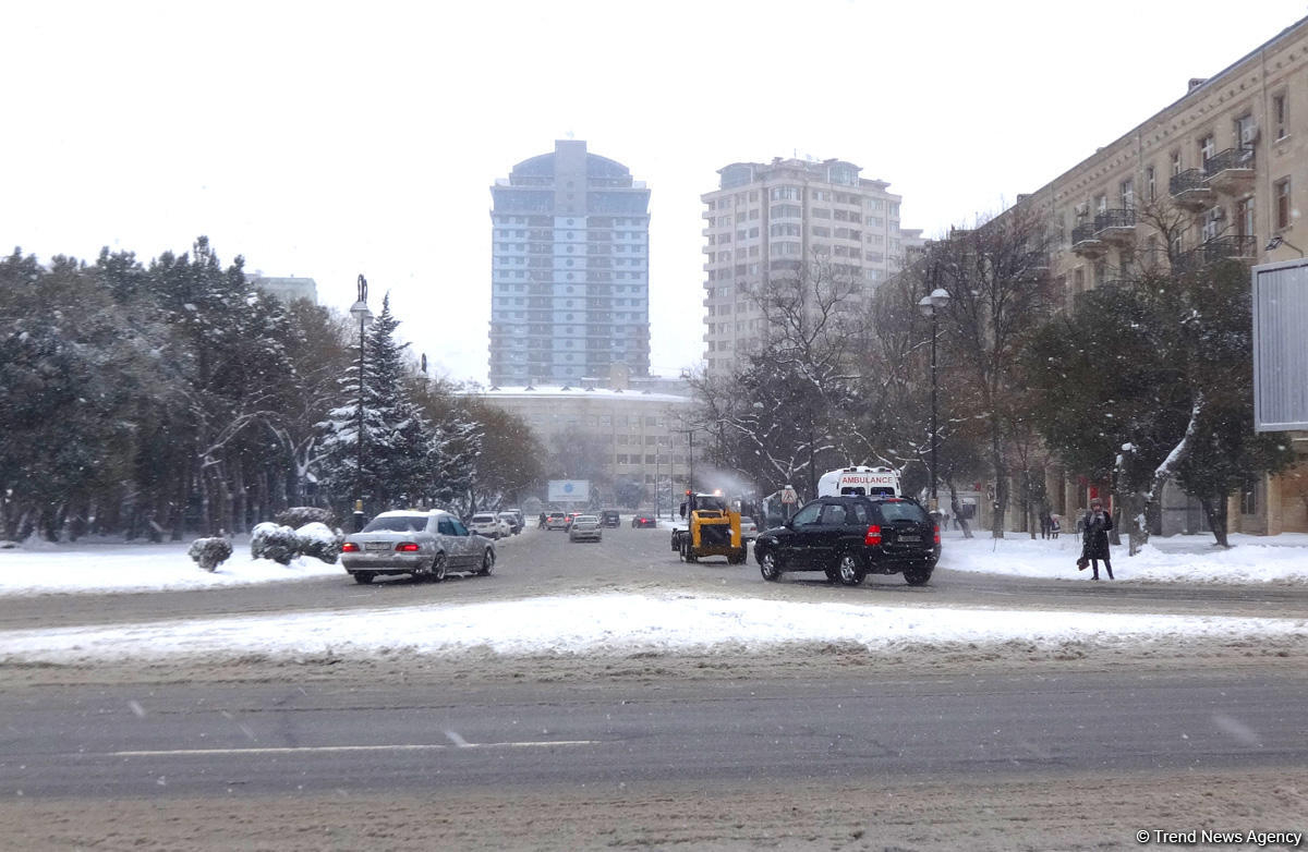 Подготовка к снежной погоде в Баку: создан штаб