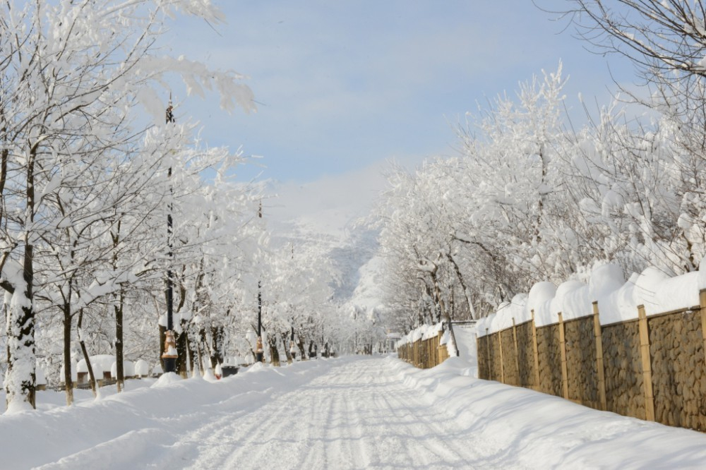 Снег на территории большинства районов Азербайджана продолжает идти