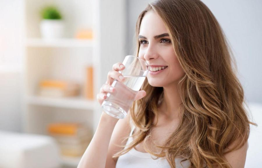 Гастроэнтеролог объяснил, сколько надо пить воды, чтобы не болеть
