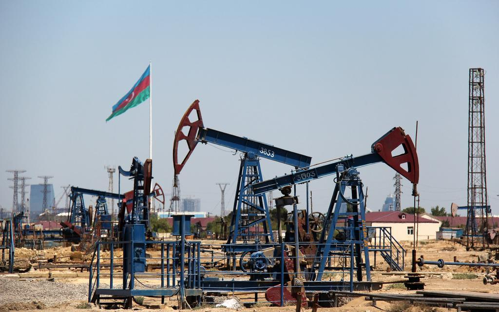 Цена азербайджанской нефти достигла 67 долларов