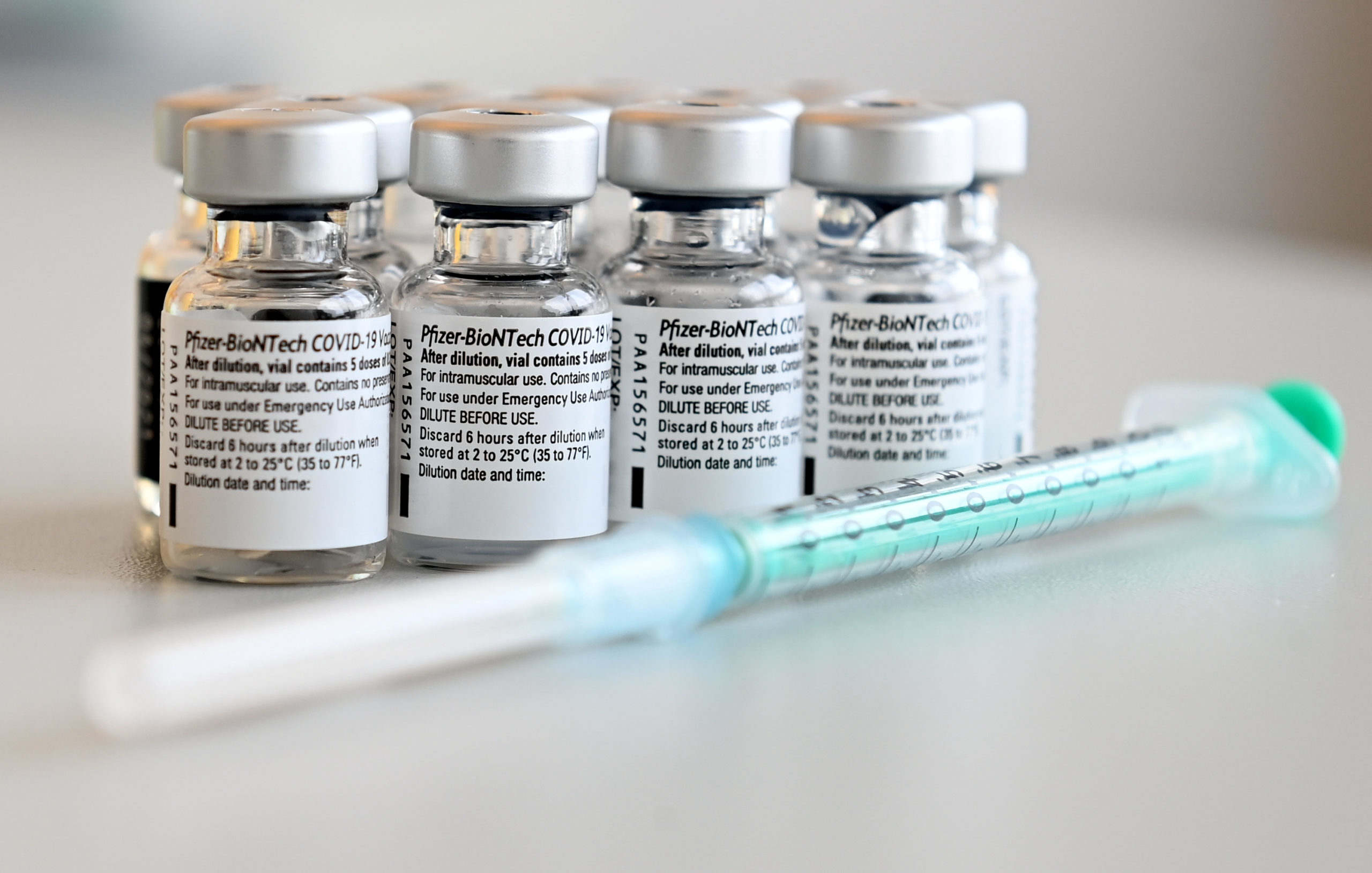 В Гонконг доставили первую партию вакцины от коронавируса из Германии