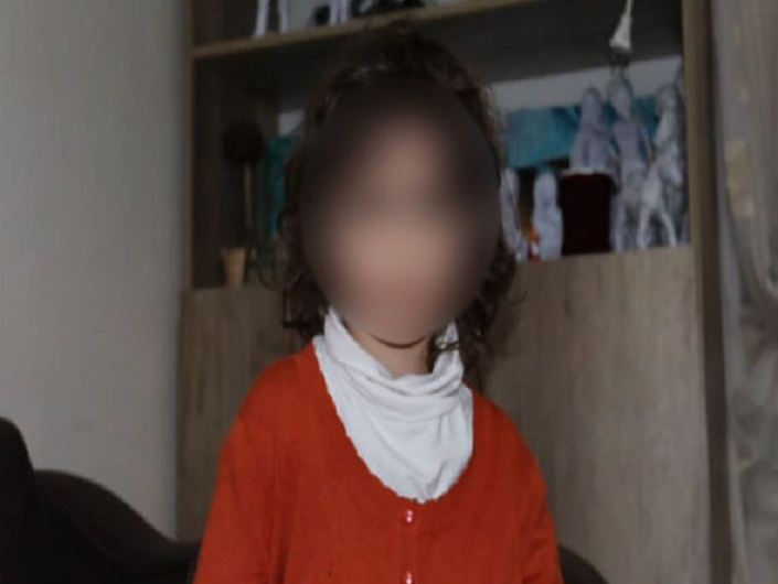 В Баку на улице нашли брошенную 4-летнюю девочку - ФОТО