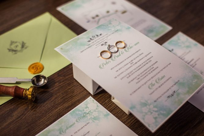 Жених и невеста разослали приглашение на свадьбу, возмутившее Сеть - ФОТО