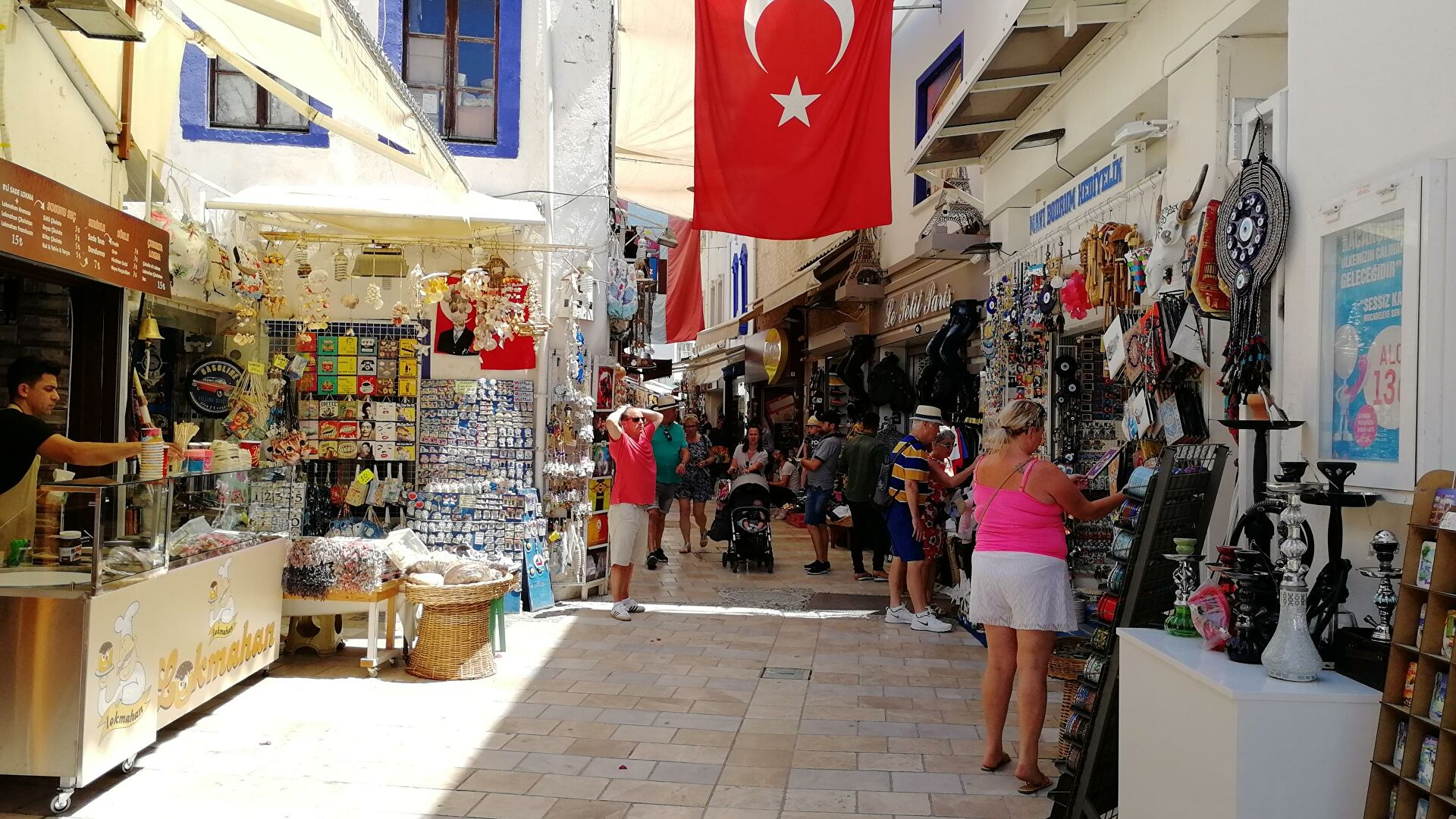 Турция продлила ограничения для туристов
