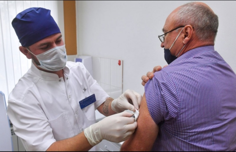 Азербайджан стал лидером среди стран СНГ по количеству вакцинированных