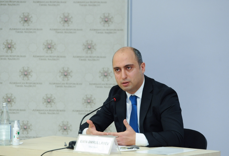 Министр образования Азербайджана о возможности закрытия школ